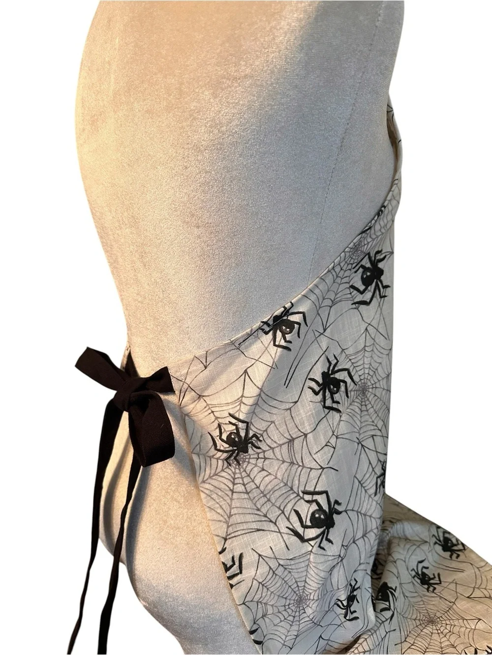 Halloween Spider Web Apron Black White Spooky Kitchen Cooking NEW